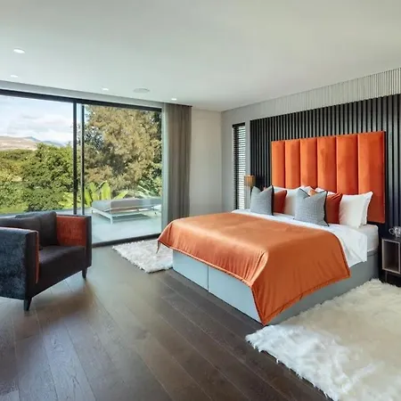 Villa Luxury Nestled In The Prestigious Enclave Of