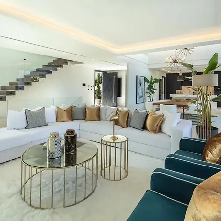 Luxury Nestled In The Prestigious Enclave Of Вилла *
